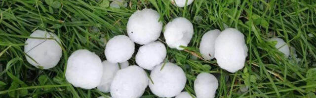 JAK GRAD SE SRUČIO NA SREM Padale loptice veličine lešnika