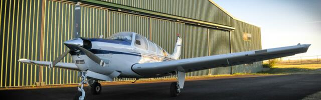 Pogledajte kako avion sleće na automobil (VIDEO)