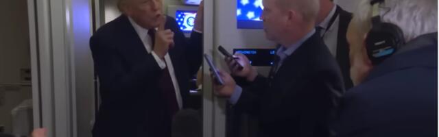 Haos u predsedničkom avionu: Tramp poludeo zbog pitanja, pa se obrušio na novinarku! (VIDEO)