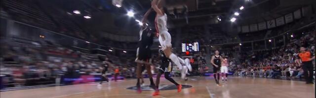 Monstruozno zakucavanje Nvore, a potom i trojka!