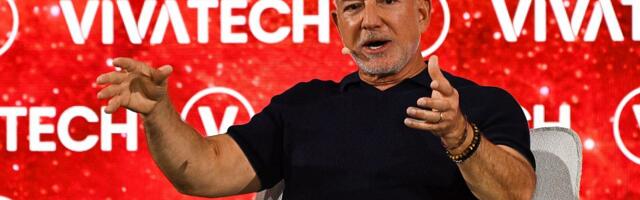 Bezos: AI će u budućnosti stvoriti više radnih mesta nego što će ih ukinuti