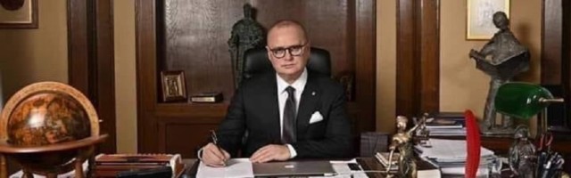 LEGLO NEUKUSA I KIČA Pokušaj Vesića da odglumi intelektualca