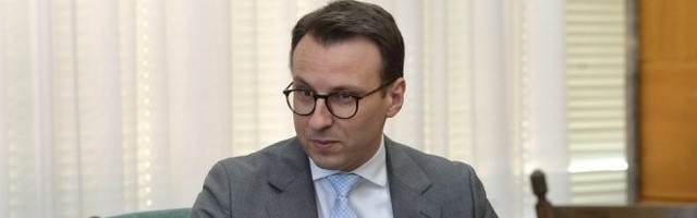 Na građenje suživota, odgovor su barijere i zabrane! Petković osudio sramne grafite na pravoslavnoj crkvi na KiM