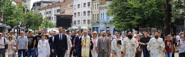 Kragujevac danas obeležio gradske litije a Stara crkva svoju slavu
