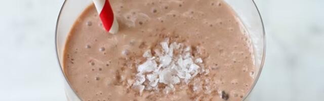 Smoothie sa puterom od kikirikija i morskom solju
