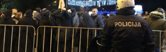 Nikšić: Policija upotrebila hemijska sredstva, privela dvoje