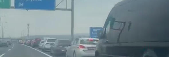 Kilometarske kolene na ulazu u Kragujevac (VIDEO)