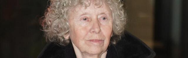 Društvenim mrežama kruži fotografija preminule Eve Ras: Potresne scene ispred njene zgrade (foto)