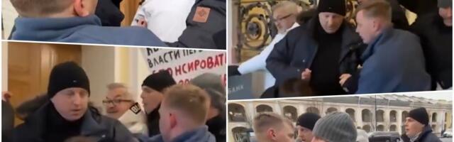 OBJAVLJEN SNIMAK NAPADA NA POLJSKOG AMBASADORA! Pogledajte jezive scene nasilja na ulicama Sankt Peterburga (VIDEO)