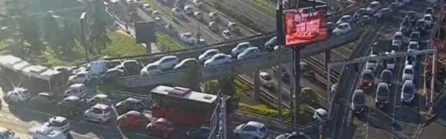 TOTALNI KOLAPS U BEOGRADU! Jutarnji špic paralisao centar, a OVDE vozila mile skoro 9 kilometara (FOTO)