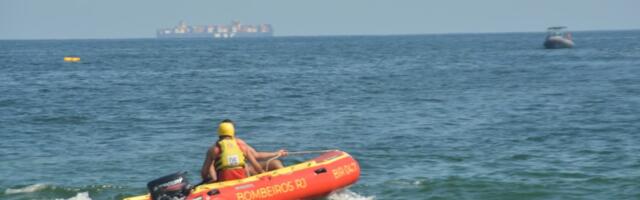 Reklamni avion se srušio na plaži Kopakabana u Rio De Žaneiru, poginuo pilot