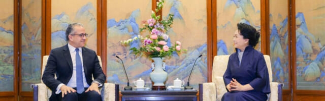 Peng Lijuan sastala se sa generalnim direktorom UNESCO u Pekingu