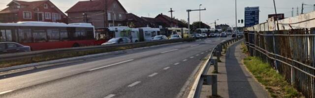 DETALJI DRAME U GRADSKOM AUTOBUSU! Izbila tuča, a onda je napadač izvadio nož i ubo mladića!