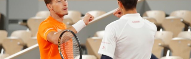 Karenjo Busta napao Đokovića: Kad god ga neko pritisne, on traži lekarsku pomoć