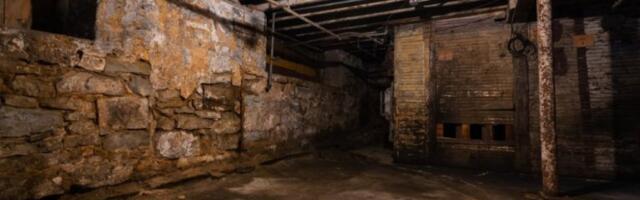 U PODRUMU ZGRADE PRONAĐENO BEŽIVOTNO TELO: Kada su ga policajci ugledali odmah su znali O ČEMU SE RADI