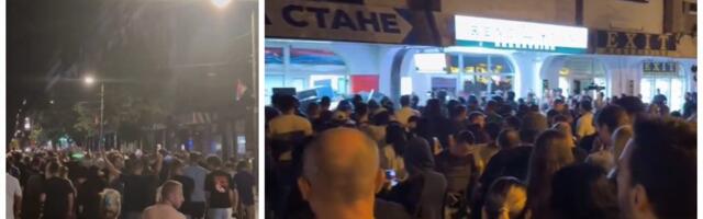 Kao reakcija na nasilje u Vrbasu i Bačkoj Palanci, građani se okupili noćas u više gradova Srbije ispred SNS (VIDEO)