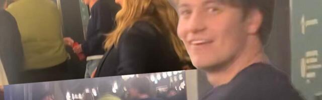 JAKOV NAPRAVIO POMETNJU MEĐU TINEJDŽERIMA U BEOGRADU! Evo gde i kako Jozinović provodi vreme s prijateljima u pauzi između koncerata - KURIR PAPARACO