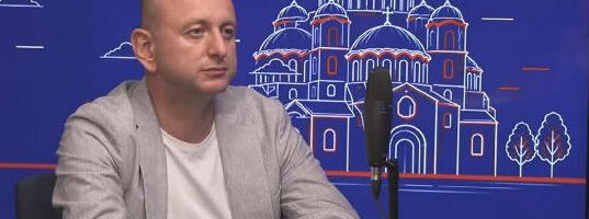 Кнежевић: Нећу одустати од борбе за српски језик, тробојку и држављанство