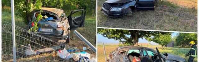PRVE SLIKE TEŠKE NESREĆE KOD ŠIDA: Auto probio ogradu pa se zakucao se u drvo, petoro povređenih, jedna osoba nađena 200 metara od vozila (FOTO)