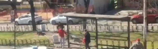 Svi dele snimak Beograđana koji su savladali lopova dok je pokušavao da opljačka prodavnicu