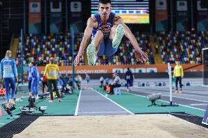 Лазар Анић одустао у финалу скока удаљ на Европском дворанском првенству