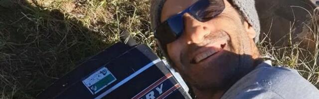 AJKULA GA ISKIDALA NA KOMADE! Muškarac ušao u vodu ni ne sluteći da se u plićaku krije NEMAN!