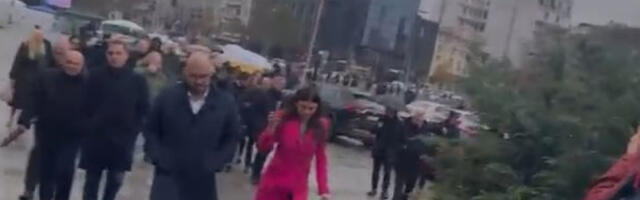 Blokaderi bez ikakvih problema ušli u Skupštinu, narod im poručio DA SU LOPOVI!