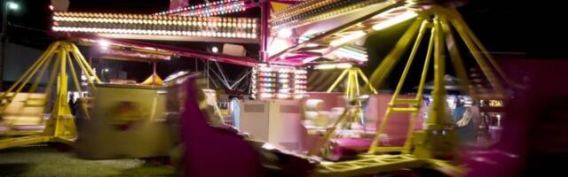 HEROJ POGINUO NA VAŠARU SMRTI: Policajac video da se vrteška ruši i krenuo da spasava decu, konstrukcija ga SRAVNILA SA ZEMLJOM! (FOTO, VIDEO)