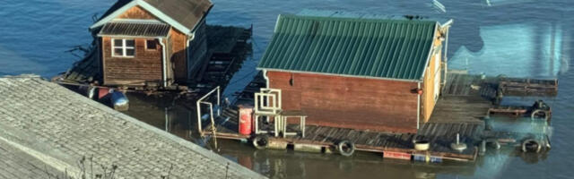 DRAMA NA SAVI! Dva splava se otkačila i plutala rekom, a zaustavili se u OVOM delu Beograda! (FOTO)