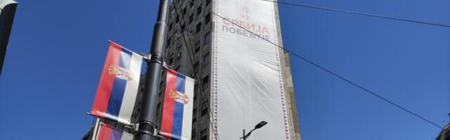 Vreme ističe: Da li će mladunci belih čiopa preživeti čekanje da se skine platno na Palati Albanija?