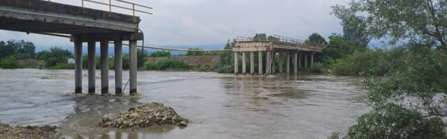 Ovako sada izgleda srušeni most na putu Mrčajevci-Slatina (FOTO)