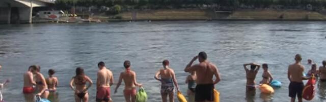 Grad u kom ljudi posle posla plivaju kući (VIDEO)