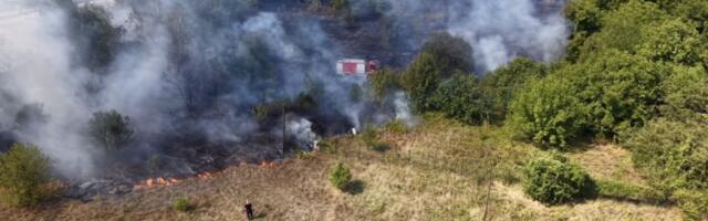 Gorelo pet hektara niskog rastinja u kragujevačkom naselju Grošnica