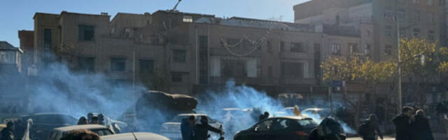 Шеф иранске централне банке поднео оставку