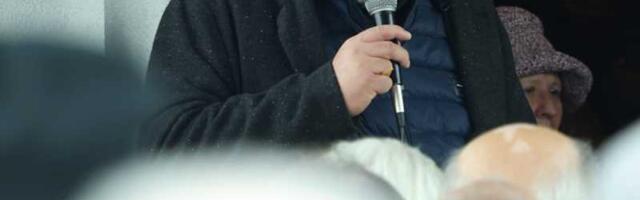 Boda Ninković u suzama drži govor na sahrani starijem bratu: "Potkrala se jedna greška, meni nerazumljiva"