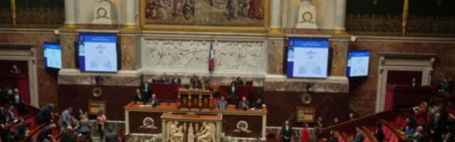 Француска скупштина одбацила предлог за изгласавање неповерења Лекорнију