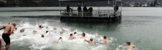 PLIVANJE ZA ČASNI KRST KOD HE ''ZVORNIK'': Na Zvorničkom jezeru u ponedeljak startuju plivači
