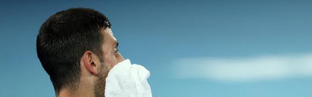 Drama na Australijan openu, Novak Đoković povraćao u meču protiv Sinera