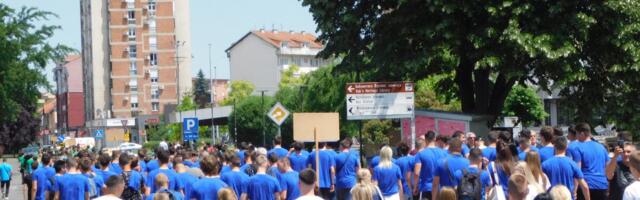 ŽELE DA RADE, OSTANU U SVOM GRADU, A O OVOME MALO ZNAJU Usvojena Strategija za mlade grada Loznice od 2026 do 2030. godine!