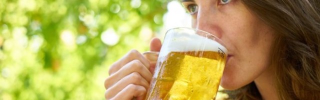 PIVOM PROTIV KORONE, DOK ČEKATE REZULTAT TESTA... Najnovija ideja evropske države kako ponovo pokrenuti posao! ŠTA NA OVO KAŽE SRBIJA?!