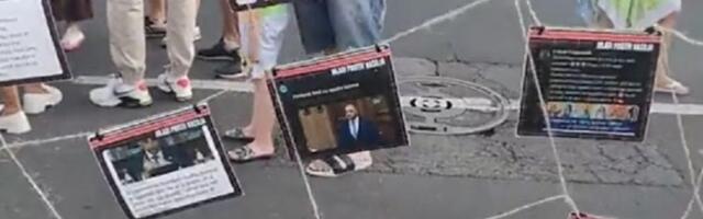 Studenti doneli "botovsku mrežu" na protest (VIDEO)