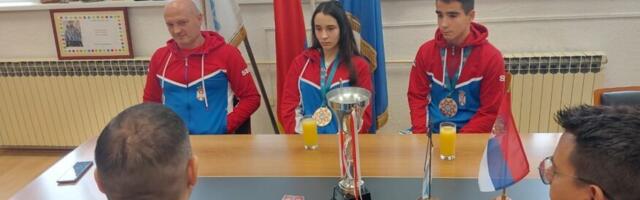 Medalje Nade, Ivana i Janje potvrda uspešnosti niškog kluba. Prijem za članove Kik boks kluba „Niš“ u GO Medijana