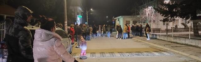 Protest zbog smrti sedmogodišnjaka ispred Dečijeg dispanzera, građani traže ostavke i odgovornost