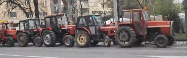 Traktori oko Pionirskog parka: Kolaps kod Skupštine (VIDEO)