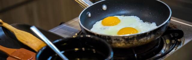 Evo čemu služi otvor na dršci tiganja: Nije za kačenje, za skrivenu funkciju ne zna 99% žena!