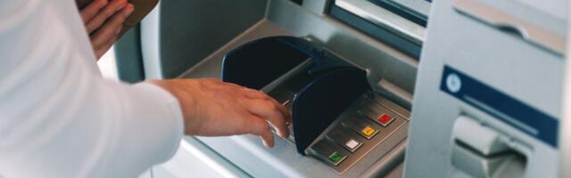 Prevara na bankomatima: Ubacuju tanak konac, a onda...