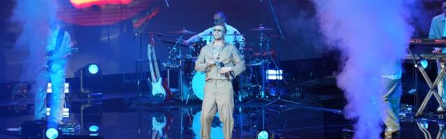 "Čitao sam poruke i plakao": Pevač o prozivkama i skidanju u gaće na sceni