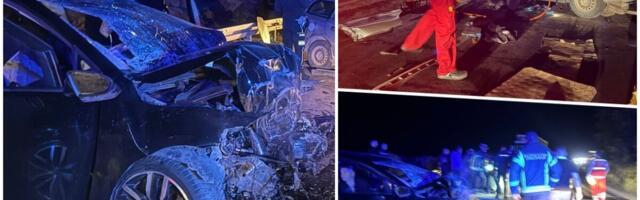 NOVI STRAVIČNI PRIZORI SA MESTA TRAGEDIJE KOD NOVOG PAZARA: Mladić preticao kolonu - vozila uništena, četvoro mrtvih, lekari se bore za život dvoje ljudi (FOTO)