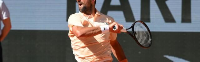 NOVAK OPET PO VRUĆINI BIJE BITKU NA ROLAN GAROSU:  Evo gde možete pratiti prenos meča Đoković - Fonseka
