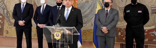 U akciji MUP i BIA uhapšeno 17 lica, Vulin ih uporedio sa Zemunskim klanom